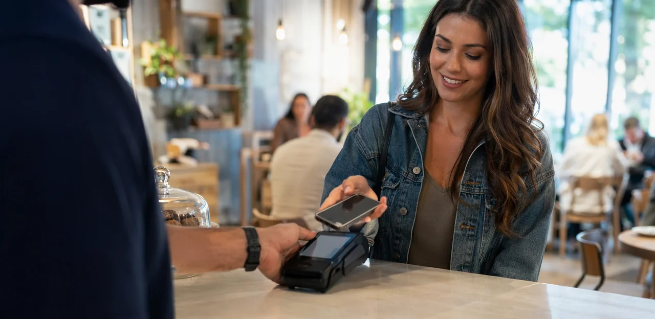 Melhorando a experiência do cliente com pontos de contato NFC e QR