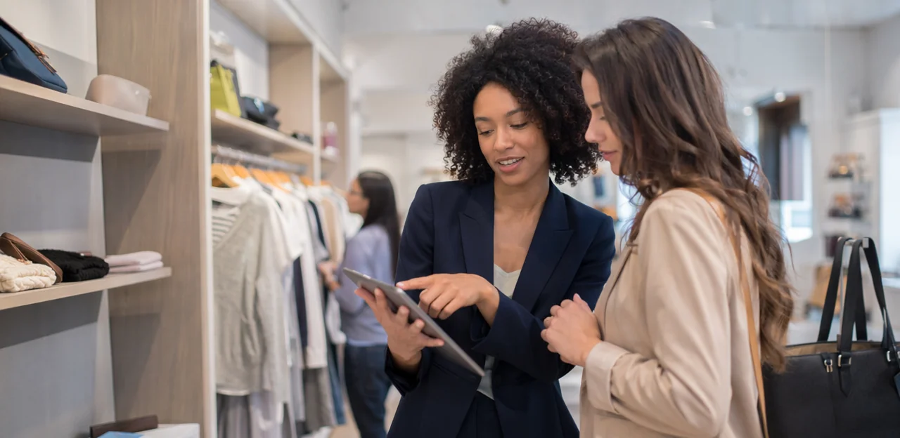 Oprogramowanie customer experience dla handlu detalicznego: co muszą wiedzieć decydenci