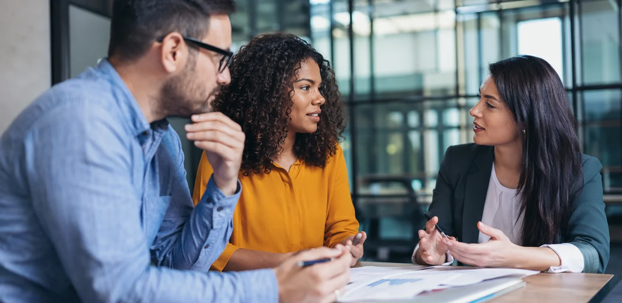 Escolhendo o Sistema de Gestão de Feedback do Cliente Certo