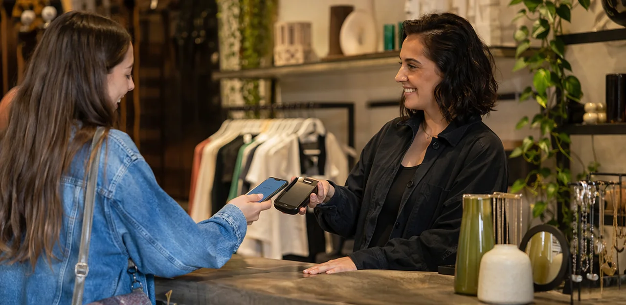 Points de contact NFC et QR qui renforcent la fidélisation hors ligne