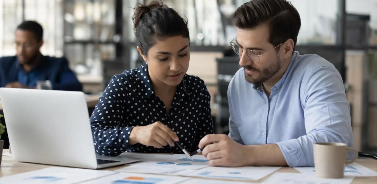 Uso de IA y analítica para mejorar la evaluación comparativa
