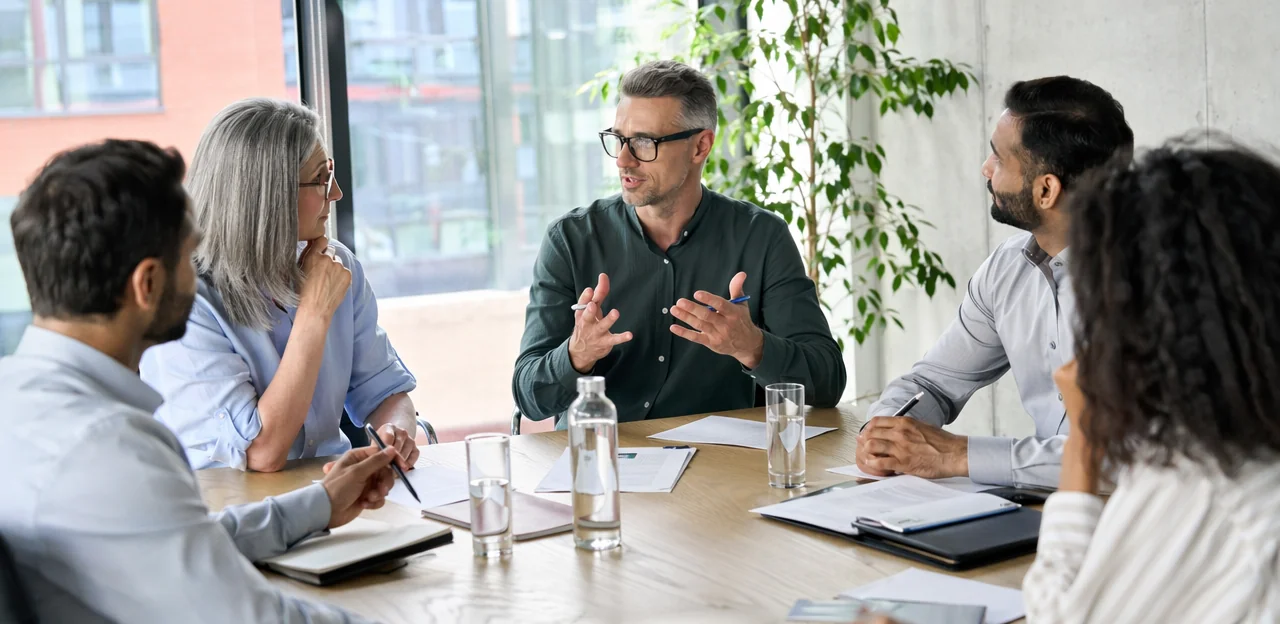 Warum Mitarbeiterfeedback-Berichte in Teambesprechungen wichtig sind