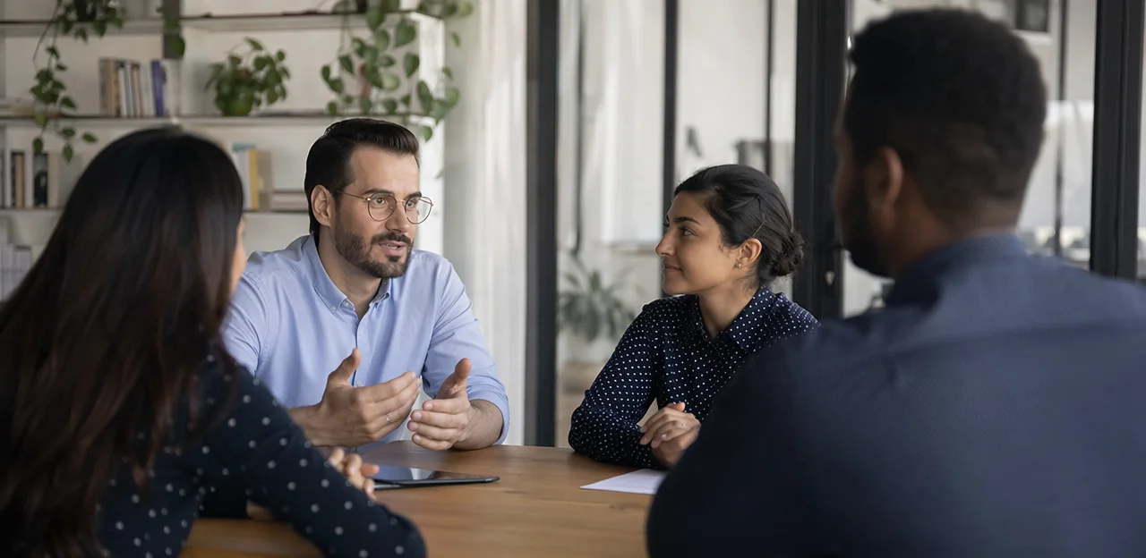 Análisis del sentimiento de los empleados: cómo la IA ayuda a priorizar problemas laborales