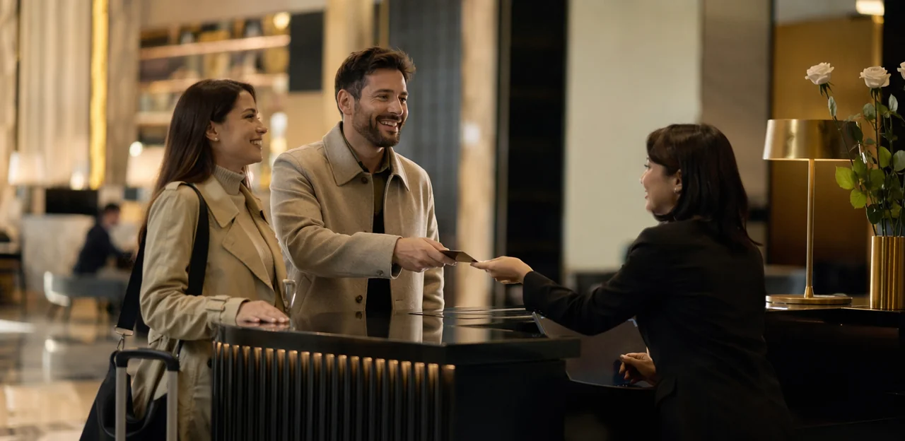 Funciones principales que comparar en plataformas de software de experiencia del huésped para hoteles