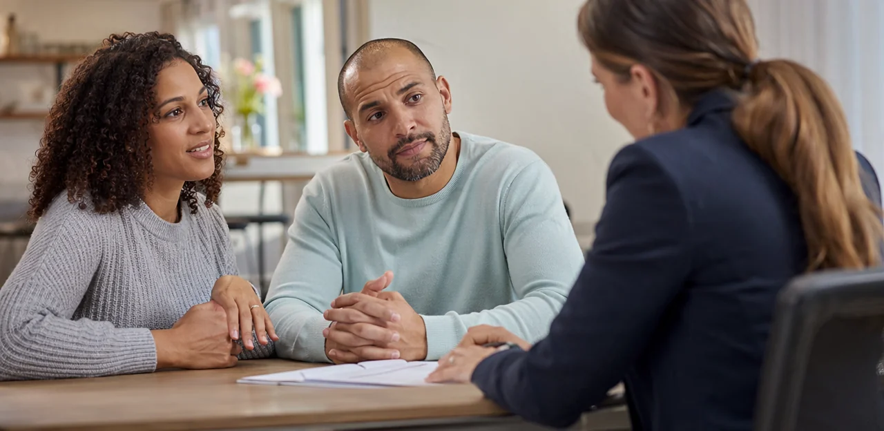 Feedback en gestión inmobiliaria: escuchar a residentes antes de que escalen las quejas