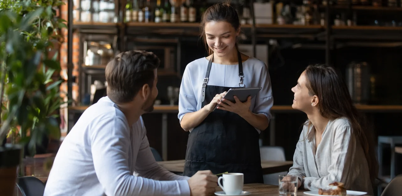 Cómo funciona en la práctica la automatización de la retroalimentación en restaurantes