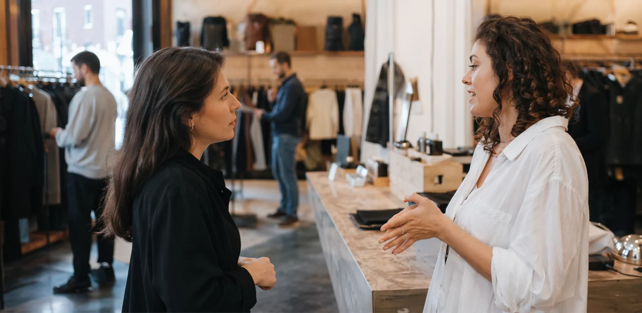 Exemples de retours clients retail révélant les frictions cachées en magasin