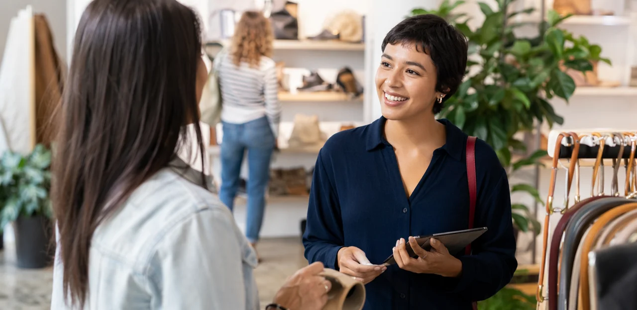 Construir una estrategia escalable de retroalimentación sobre fidelización en retail