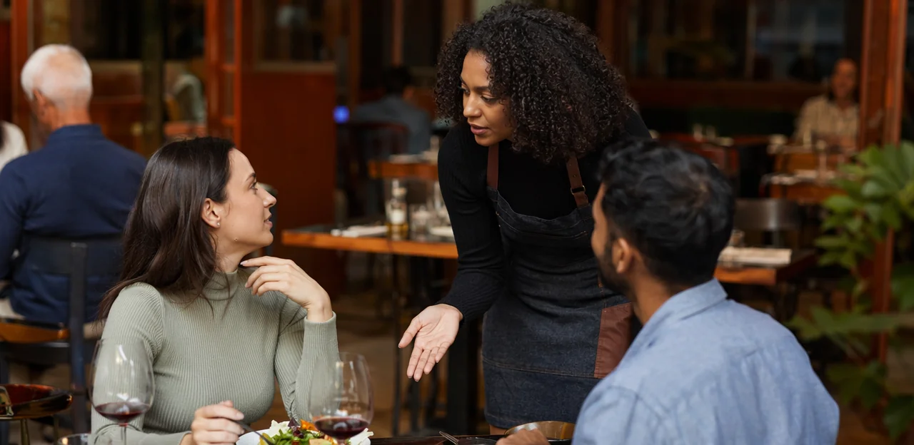 Generación de reseñas para restaurantes: cuándo pedirlas y cuándo recuperar primero