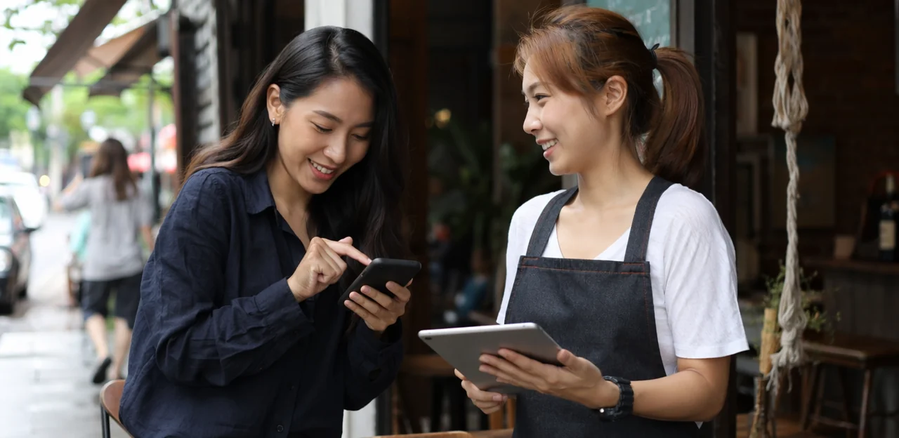 Promuovere i programmi di ricompensa attraverso il marketing locale e online