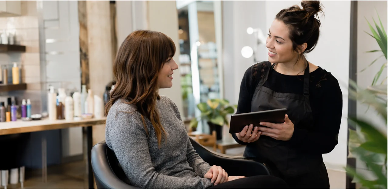 Wie man nützliches Feedback von Salonkundinnen und -kunden sammelt