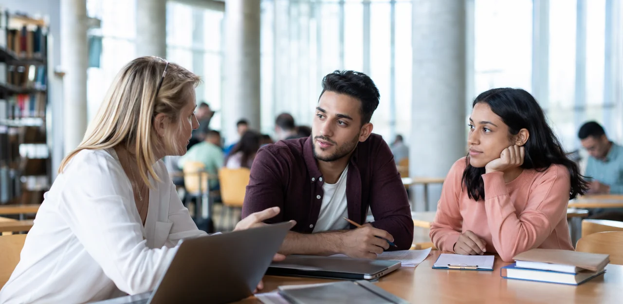 Retroalimentación estudiantil para bibliotecas: mejorar servicios, espacios y apoyo