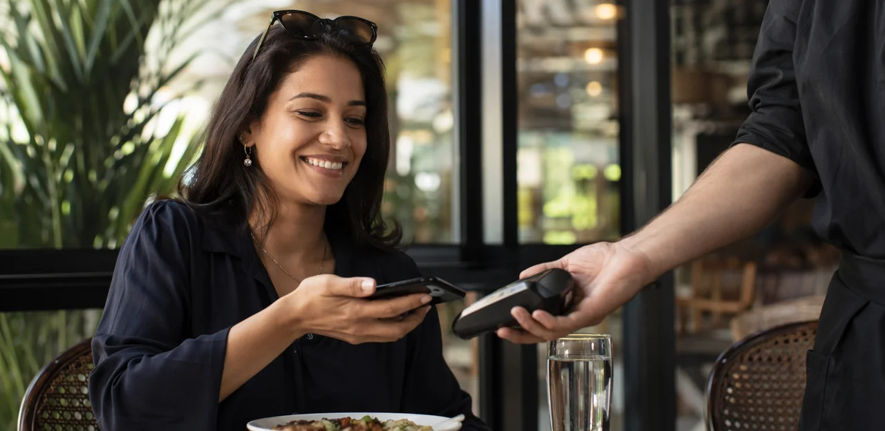 Uso de puntos de contacto NFC y QR para una recopilación de feedback más inteligente
